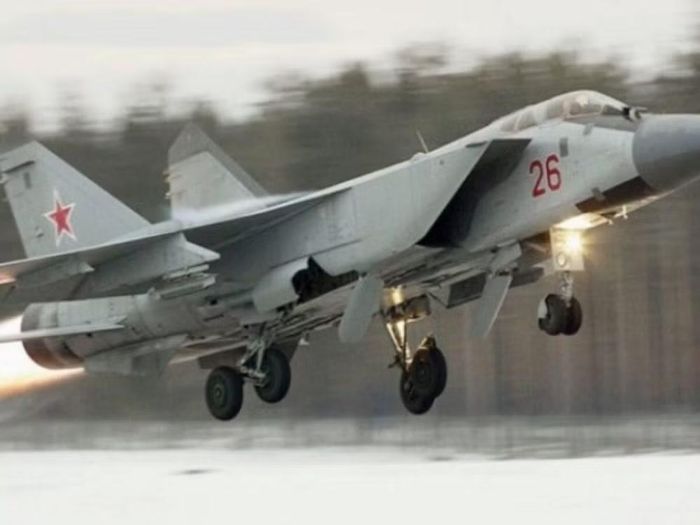 MiG-31 được coi là một trong những máy bay chiến đấu đáng gờm nhất của Lực lượng Không quân Vũ trụ Nga, tối ưu hóa cho nhiệm vụ tác chiến trên không, giới quan sát đánh giá chỉ có tiêm kích thế hệ năm Su-57 mới đủ sức so sánh.