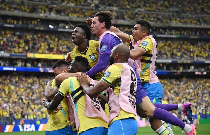 Các cầu thủ Brazil ăn mừng bàn thắng thứ hai. Nguồn: Reuters.