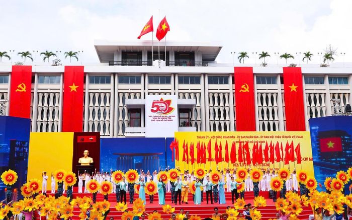 Các tiết mục biểu diễn văn hóa văn nghệ làm nổi bật nhiều thành tựu kinh tế - xã hội của TP Hồ Chí Minh trong 50 năm qua. (một tiết mục tại lễ tổng duyệt). Ảnh: Thanh Toàn.