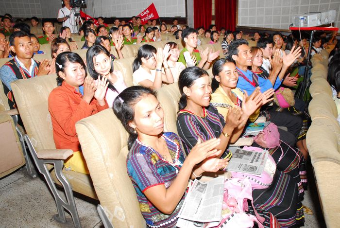  Những chương trình như “Đố vui pháp luật”, “À Ra Thế!” từng trở thành những sản phẩm truyền thông quen thuộc với nhiều thế hệ bạn đọc. Ảnh: HTD - HOÀNG GIANG 