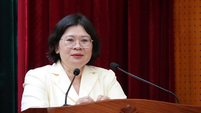  Phó Bí thư Thành ủy Văn Thị Bạch Tuyết phát biểu giao nhiệm vụ. Ảnh: THANH THÙY 