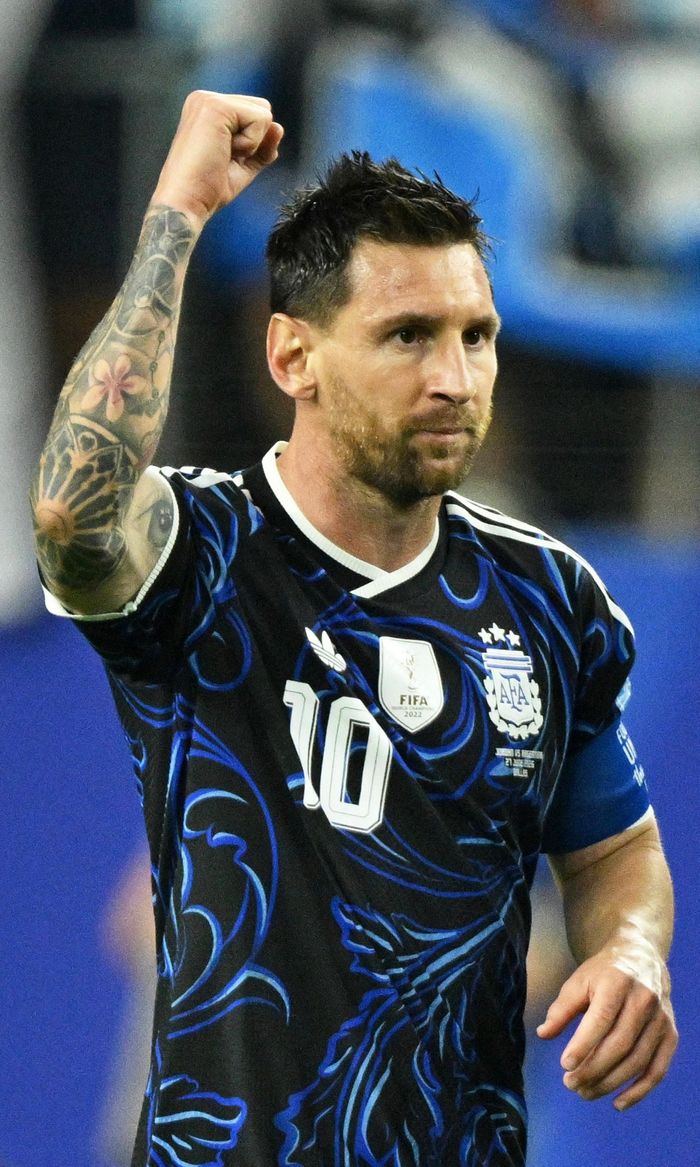 Argentina duy trì thành tích toàn thắng. Nhà đương kim vô địch cho thấy sự cân bằng giữa kinh nghiệm của Lionel Messi và sức trẻ của các nhân tố tấn công mới.