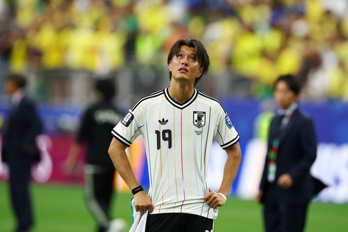  Nỗi buồn của tiền đạo Koki Ogawa. Anh vào sân sau khi Martinelli nâng tỷ số lên 2-1 cho Brazil nhưng không thể tạo ra khác biệt cho Nhật Bản. 