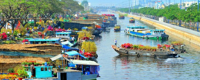  Bến Bình Đông tại TP.HCM một ngày giáp Tết. 