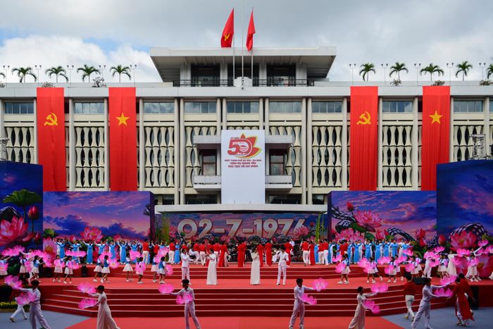  Lễ kỷ niệm 50 năm Ngày thành phố Sài Gòn - Gia Định vinh dự mang tên Chủ tịch Hồ Chí Minh sẽ chính thức diễn ra sáng 2/7 tại Hội trường Thống Nhất. Đây là sự kiện chính trị trọng tâm của đợt kỷ niệm, khẳng định ý nghĩa lịch sử quyết nghị của Quốc hội về việc chính thức đặt tên thành phố Sài Gòn - Gia Định là TP.HCM ngày 2/7/1976. 