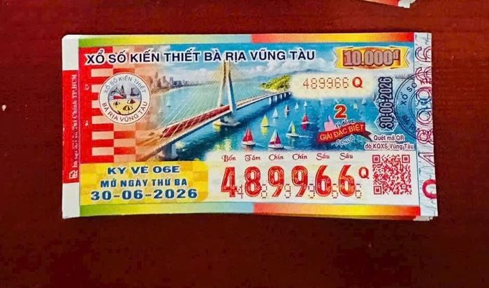  Lốc vé số thưởng giải khuyến khích của anh Mạnh. Ảnh: NVCC. 