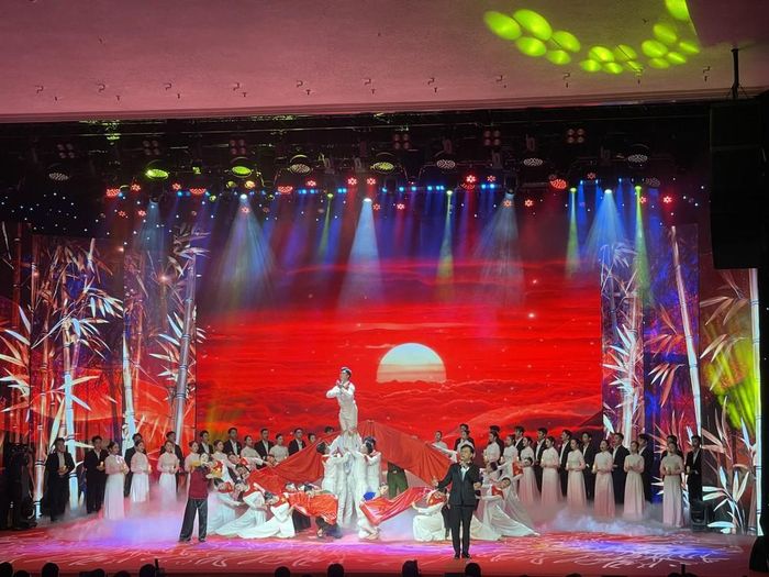 Chương trình nghệ thuật mở đầu Gala