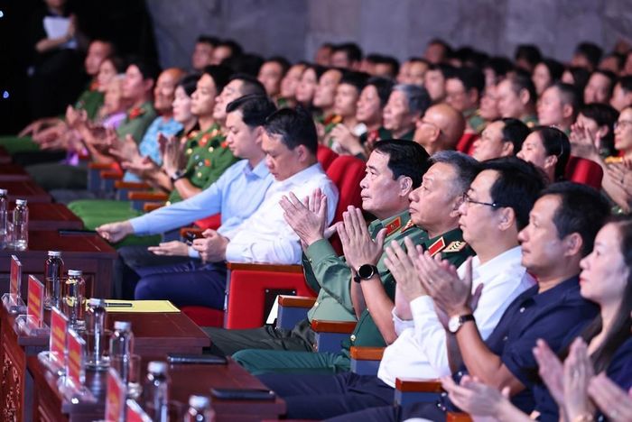Các đại biểu tham dự chương trình Gala chính luận nghệ thuật "ADN - Hành trình nối lại mạch nguồn". Ảnh: Minh Đức – TTXVN