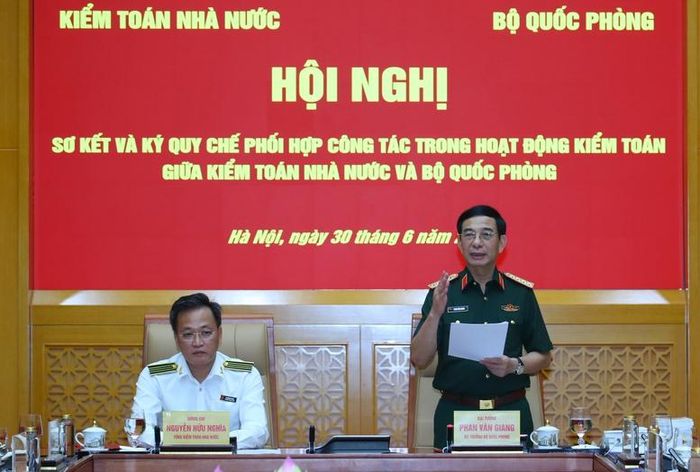 Đại tướng Phan Văn Giang, Ủy viên Bộ Chính trị, Phó Bí thư Quân ủy Trung ương, Phó Thủ tướng Chính phủ, Bộ trưởng Bộ Quốc phòng phát biểu tại Hội nghị - Ảnh: VGP/Nguyễn Hoàng