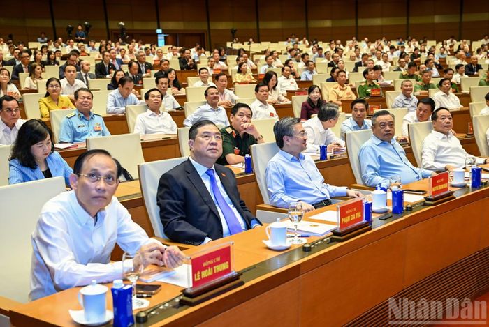 Các đồng chí lãnh đạo Đảng, Nhà nước và các đại biểu dự hội nghị. (Ảnh: DUY LINH)