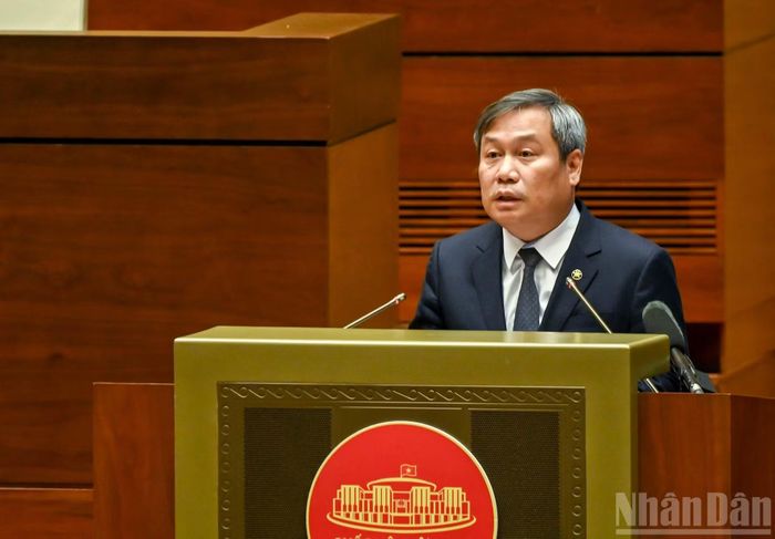 Chủ tịch Ủy ban nhân dân thành phố Hà Nội Vũ Đại Thắng tham luận tại hội nghị. (Ảnh: DUY LINH)