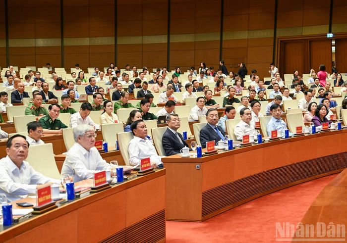  Tổng Bí thư, Chủ tịch nước Tô Lâm cùng các đồng chí lãnh đạo, nguyên lãnh đạo Đảng, Nhà nước dự hội nghị. (Ảnh: DUY LINH) 