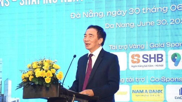 Tiến sĩ Lê Minh Nghĩa, Chủ tịch Hiệp hội Tư vấn Tài chính Việt Nam (VFCA) phát biểu khai mạc hội thảo.