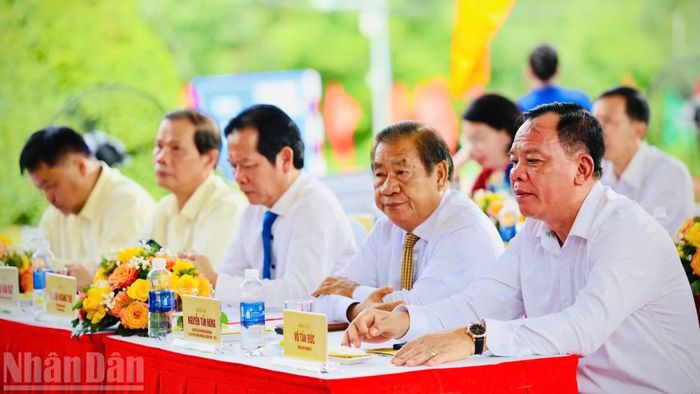 Lãnh đạo thành phố Đồng Nai và đại biểu dự Lễ khởi công Dự án thành phần 1 đoạn từ cầu Mã Đà đến ngã ba Bà Hào.