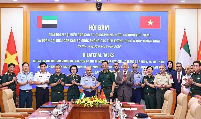Các đại biểu tham dự hội đàm chụp ảnh lưu niệm. (Ảnh: ĐỨC VŨ)