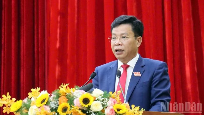 Chủ tịch Hội đồng nhân dân tỉnh Lâm Đồng Lưu Văn Trung nhấn mạnh, đây là kỳ họp có ý nghĩa đặc biệt, dấu mốc tròn 1 năm địa phương chính thức vận hành mô hình chính quyền địa phương 2 cấp.