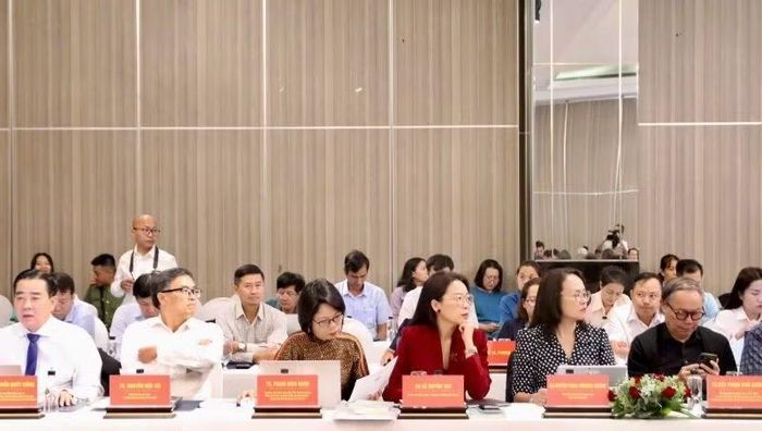 Các đại biểu tham dự hội thảo.