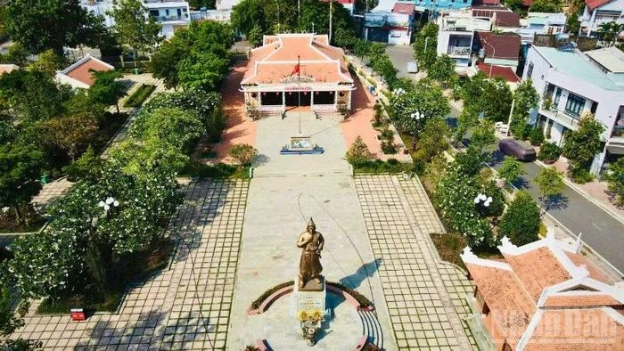 Đền thờ Nguyễn Hữu Cảnh tại phường Trấn Biên, thành phố Đồng Nai.