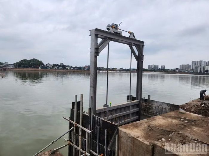 Các cửa hồ điều hòa được kịp thời mở cửa để hạ mức nước trên hệ thống.