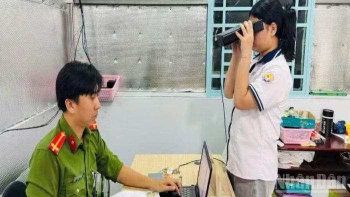 Các tổ công tác đã đến từng khu dân cư, trực tiếp tuyên truyền, hướng dẫn người dân thực hiện thủ tục cấp căn cước công dân.