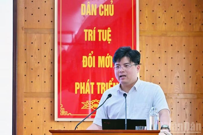 Các chuyên gia trình bày chuyên đề tại Hội nghị.