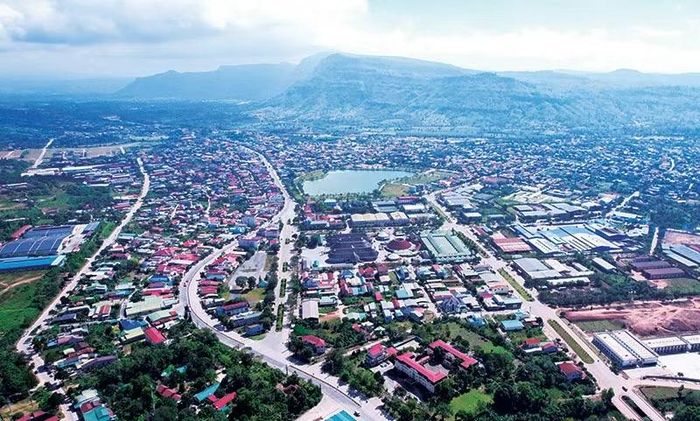  Một góc Khu kinh tế thương mại Lao Bảo. 