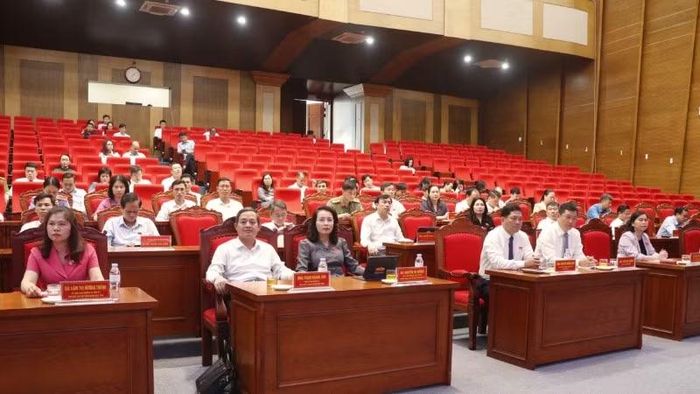 Các đại biểu tham dự kỳ họp.