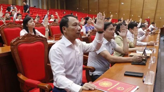 Các đại biểu biểu quyết thông qua Đề án công nhận tỉnh Bắc Ninh đạt tiêu chí đô thị loại I.