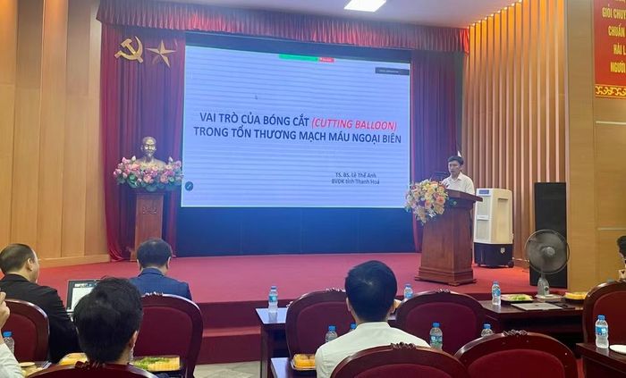 Hội thảo là diễn đàn để các bác sĩ cập nhật tiến bộ kỹ thuật, chia sẻ kinh nghiệm thực hành và tăng cường phối hợp đa chuyên khoa trong điều trị các bệnh lý động mạch ngoại biên phức tạp.