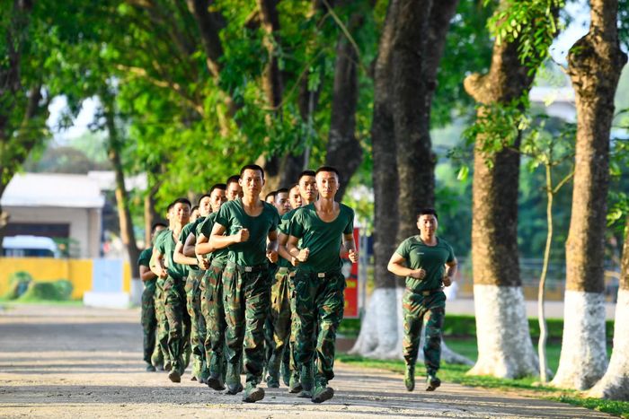 Chiến sĩ thường chạy dài cự ly từ 1,5-3km trong một buổi.