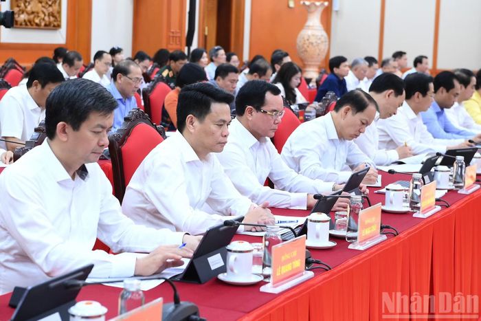 Các đại biểu tham dự phiên họp.