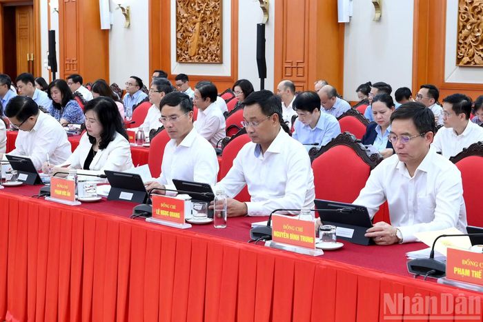 Các đại biểu tham dự phiên họp.