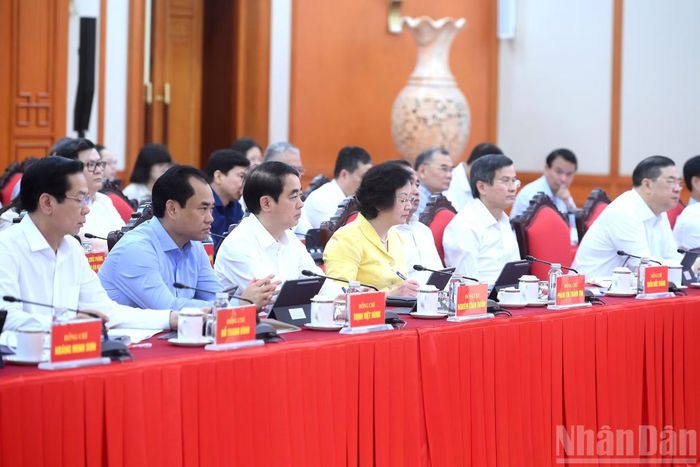 Các đại biểu tham dự phiên họp.