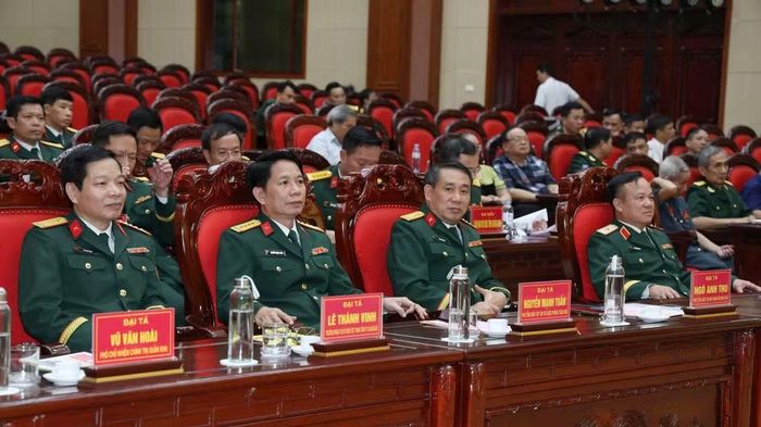 Các đại biểu dự buổi lễ.