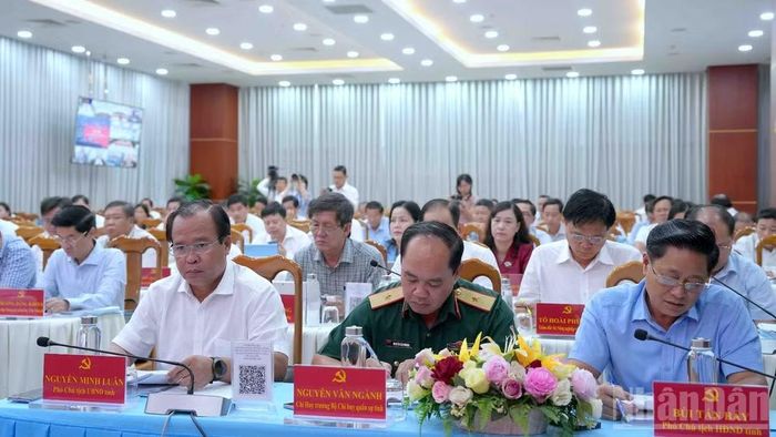 Hội nghị được tổ chức theo hình thức trực tiếp và trực tuyến đến đầu cầu các 64 đơn vị cấp xã, phường trên địa bàn tỉnh Cà Mau.