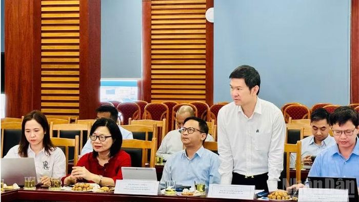 Phó Giáo sư, Tiến sĩ Nguyễn Anh Tuấn, Phó Giám đốc Sở Khoa học và Công nghệ Hà Nội phát biểu tại tọa đàm.