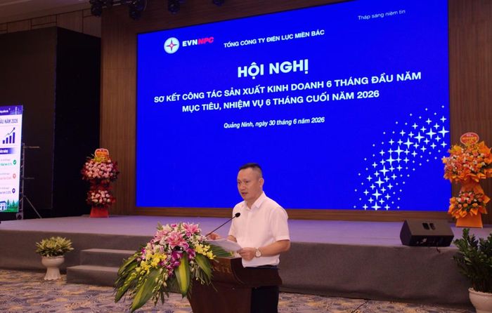 Ông Hoàng Hải Giám đốc Công ty Điện lực Thanh Hóa chia sẻ kinh nghiệm triển khai đồng bộ nhiều giải pháp nhằm giảm sự cố và tổn thất điện năng.