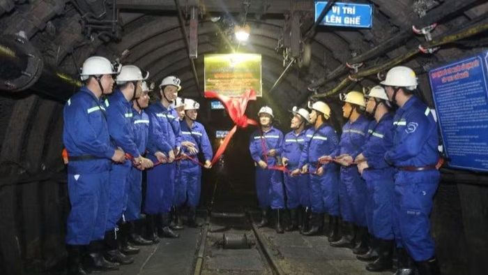 Đoàn Thanh niên TKV - Gắn biển công trình chào mừng kỷ niệm 30 năm thành lập Công đoàn Than - Khoáng sản Việt Nam, 30 năm thành lập Đảng bộ Than Quảng Ninh.