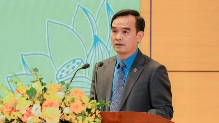 Chủ tịch Công đoàn Than-Khoáng sản Việt Nam Lê Thanh Xuân trình bày diễn văn.