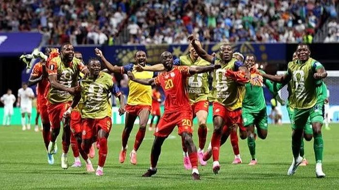 Khoảnh khắc ăn mừng của các cầu thủ Cộng hòa Dân chủ Congo. Tinh thần thi đấu bền bỉ là một trong những điểm tựa giúp đội bóng này làm nên bất ngờ để tiến vào vòng đấu loại trực tiếp. (Ảnh: FIFA)