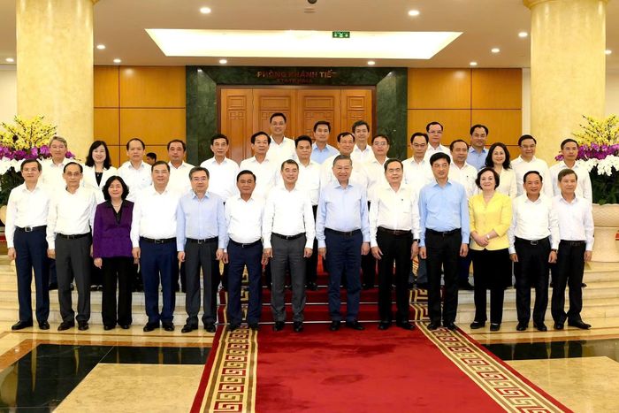 Tổng Bí thư, Chủ tịch nước Tô Lâm với các đồng chí lãnh đạo Đảng, Nhà nước và các đại biểu tham dự phiên họp. (Ảnh: ĐĂNG KHOA)