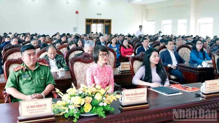 Đại biểu tham dự chương trình.
