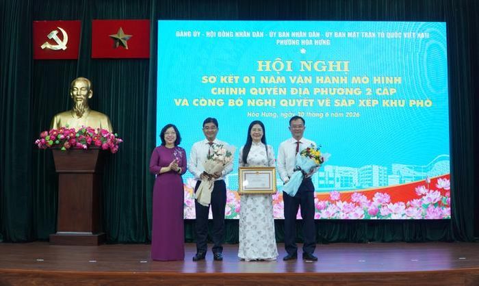 UBND phường Hòa Hưng nhận Bằng khen của UBND TPHCM