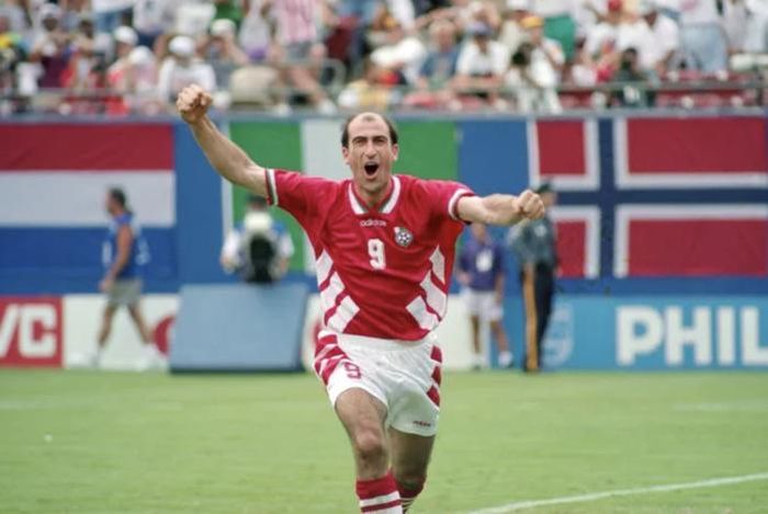 Yordan Letchkov vui mừng sau chiến thắng 2-1 trước tuyển Đức tại tứ kết World Cup 1994