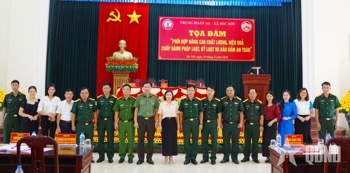 Các đại biểu dự tọa đàm. 