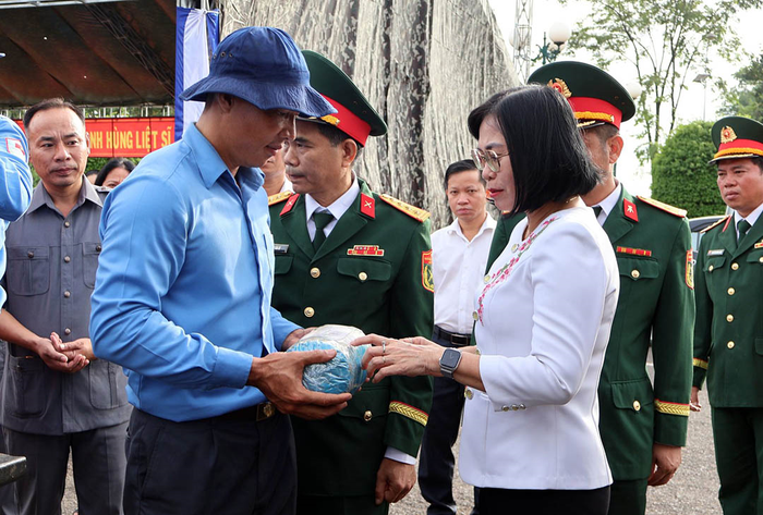 Lễ đón hài cốt liệt sĩ 