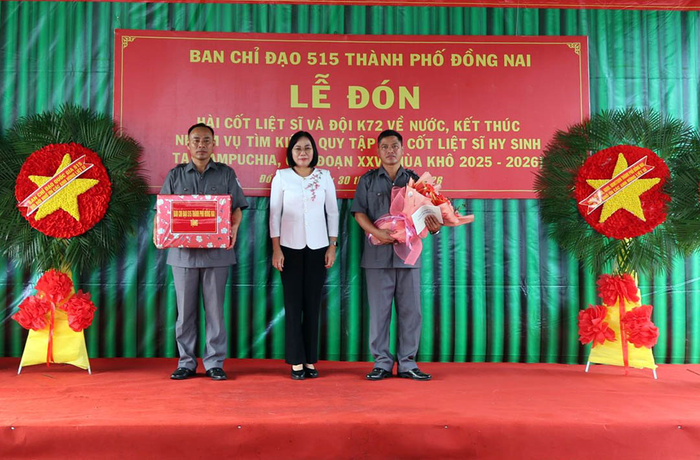 Đồng chí Nguyễn Thị Hoàng, Phó chủ tịch UBND TP Đồng Nai ghi nhận, biểu dương nỗ lực vượt qua khó khăn của Đội K72.