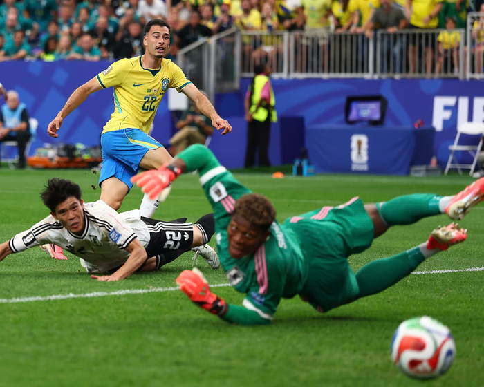  Tình huống Martinelli ghi bàn ở phút bù giờ, đưa Brazil tiến vào vòng 16 đội World Cup 2026. Ảnh: Getty 