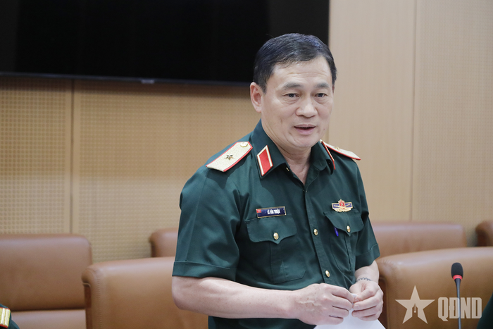 Các đại biểu phát biểu ý kiến.