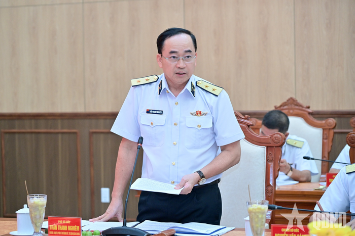 Phó đô đốc Trần Thanh Nghiêm, Ủy viên Trung ương Đảng, Phó bí thư Đảng ủy, Tư lệnh Quân chủng Hải quân phát biểu.
